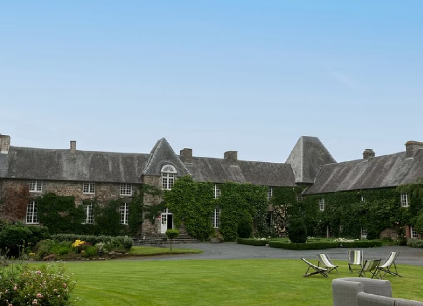 Hotel The Originals Le Château de la Roque, Château / Domaine, Hébécrevon, France